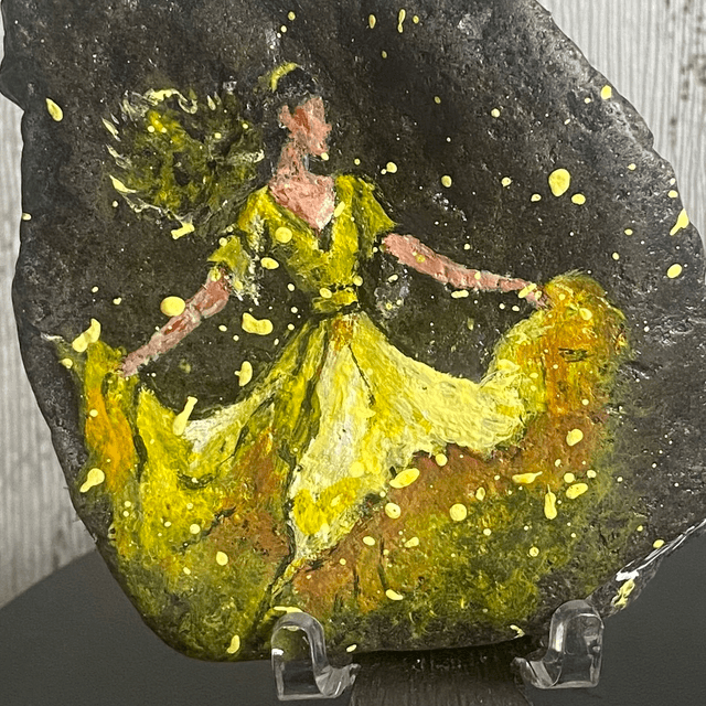 La femme à la robe jaune