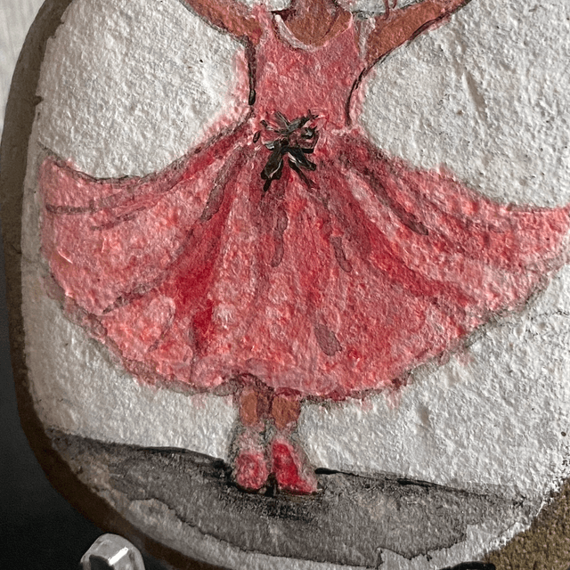 La petite à la robe rose