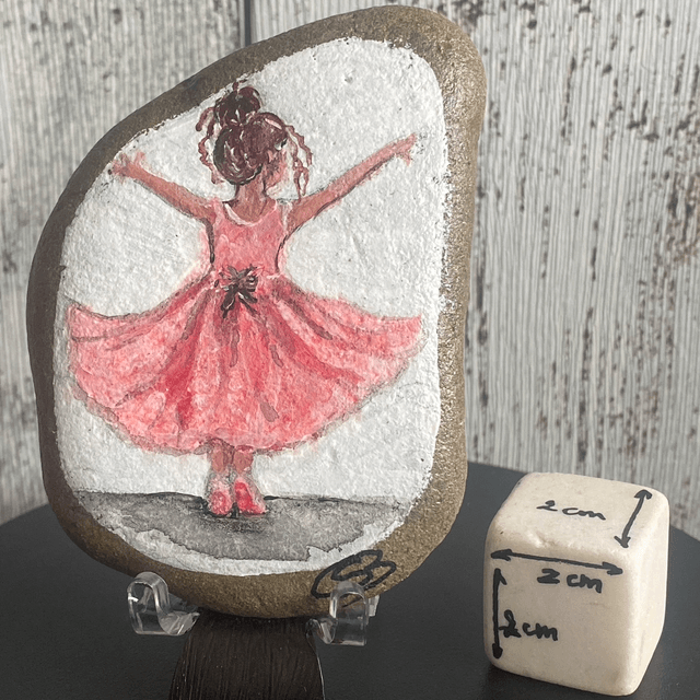 La petite à la robe rose