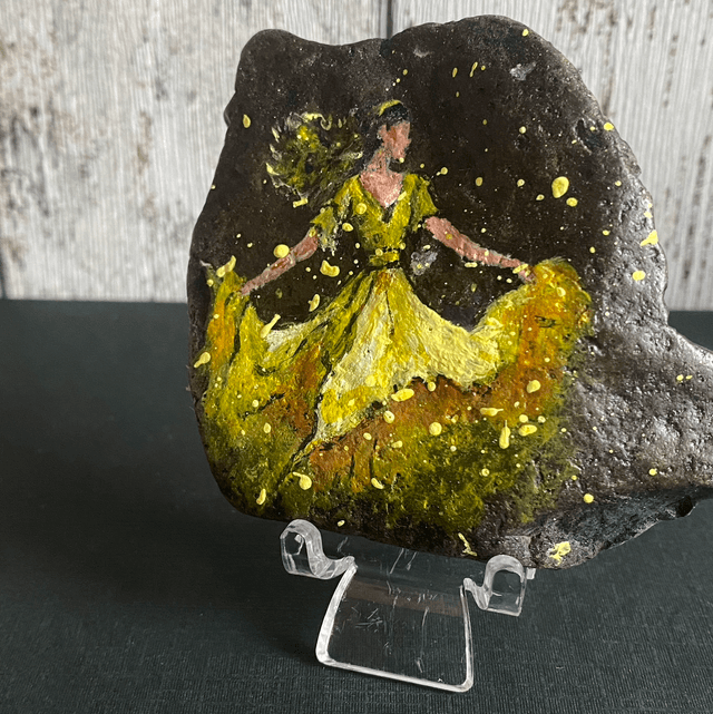 La femme à la robe jaune